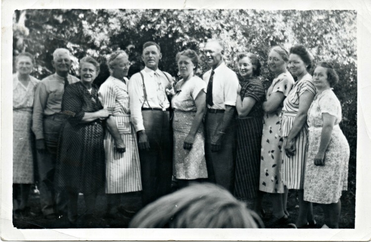 Eda Stek (far right) with family.